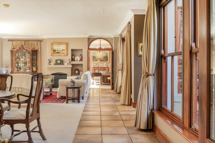 7 Bedroom Property for Sale in Zwaanswyk Western Cape